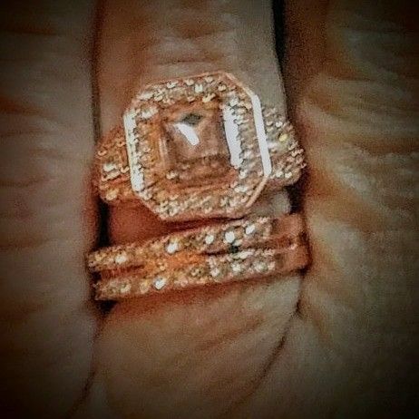 Beautiful 3k Rose Gold womens wedding ring set