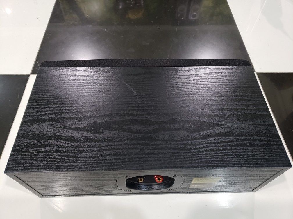 Klipsch RC 42 ll 300 Watts Peak Center Speaker Like New Perfect Working Very Nice Sound Will Test Before You Buy