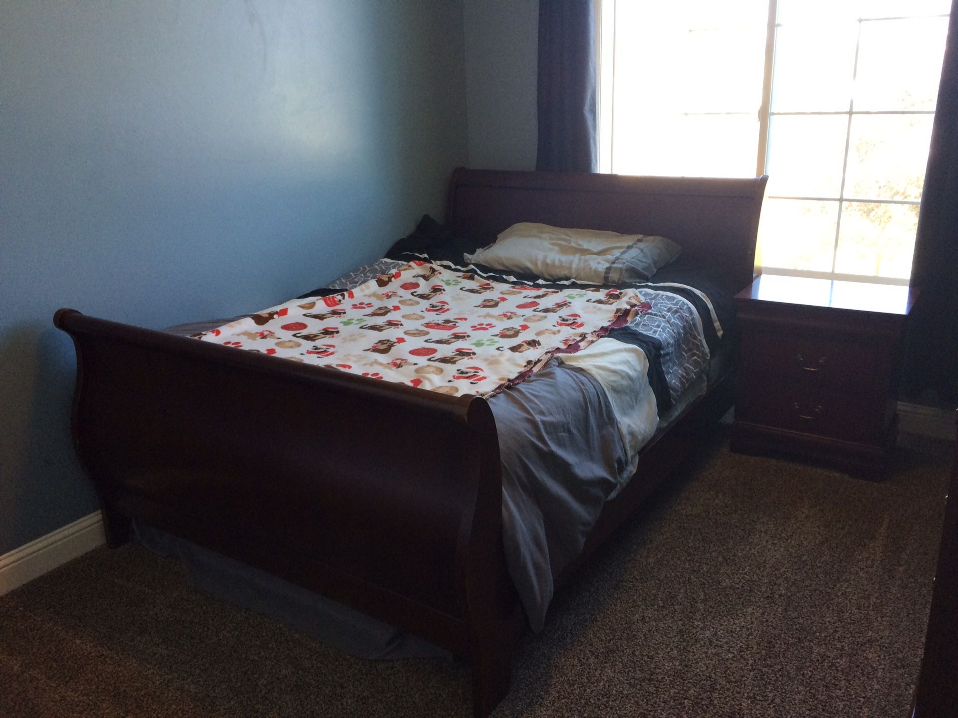 Queen Sleigh Bedroom Cherry Furniture Set
