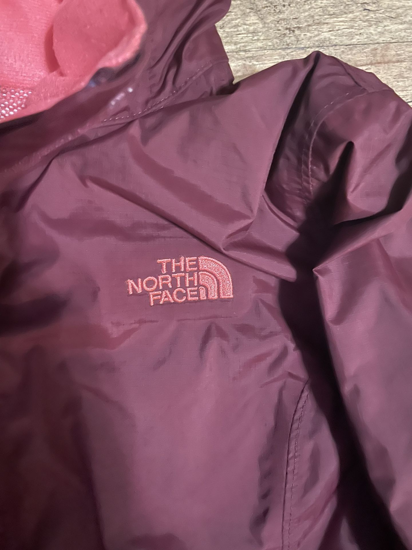 The North Face wind Breaker Jacket For Women’s
