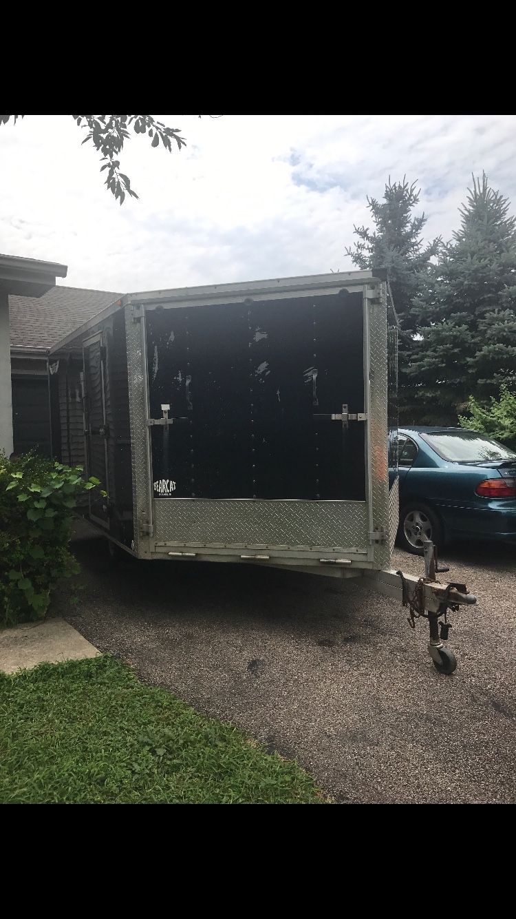 2005 bearcat enclosed v-nose trailer