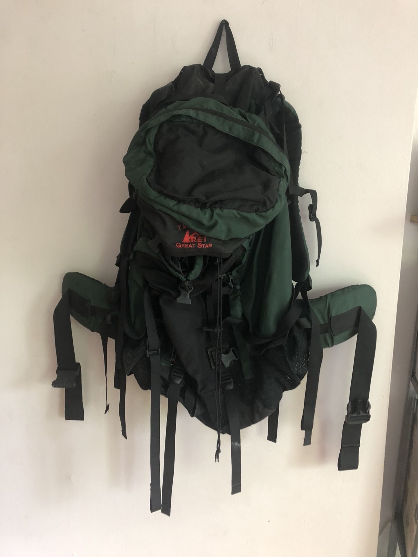CLEAN REI CAMPING BACKPACK