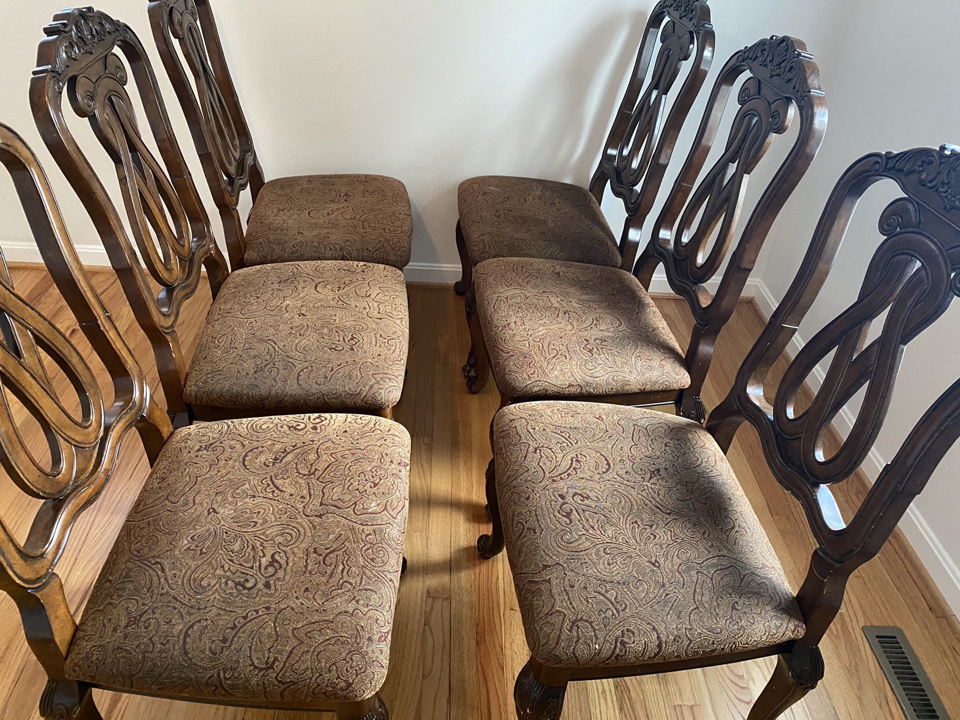 Dinning table with 6 chairs