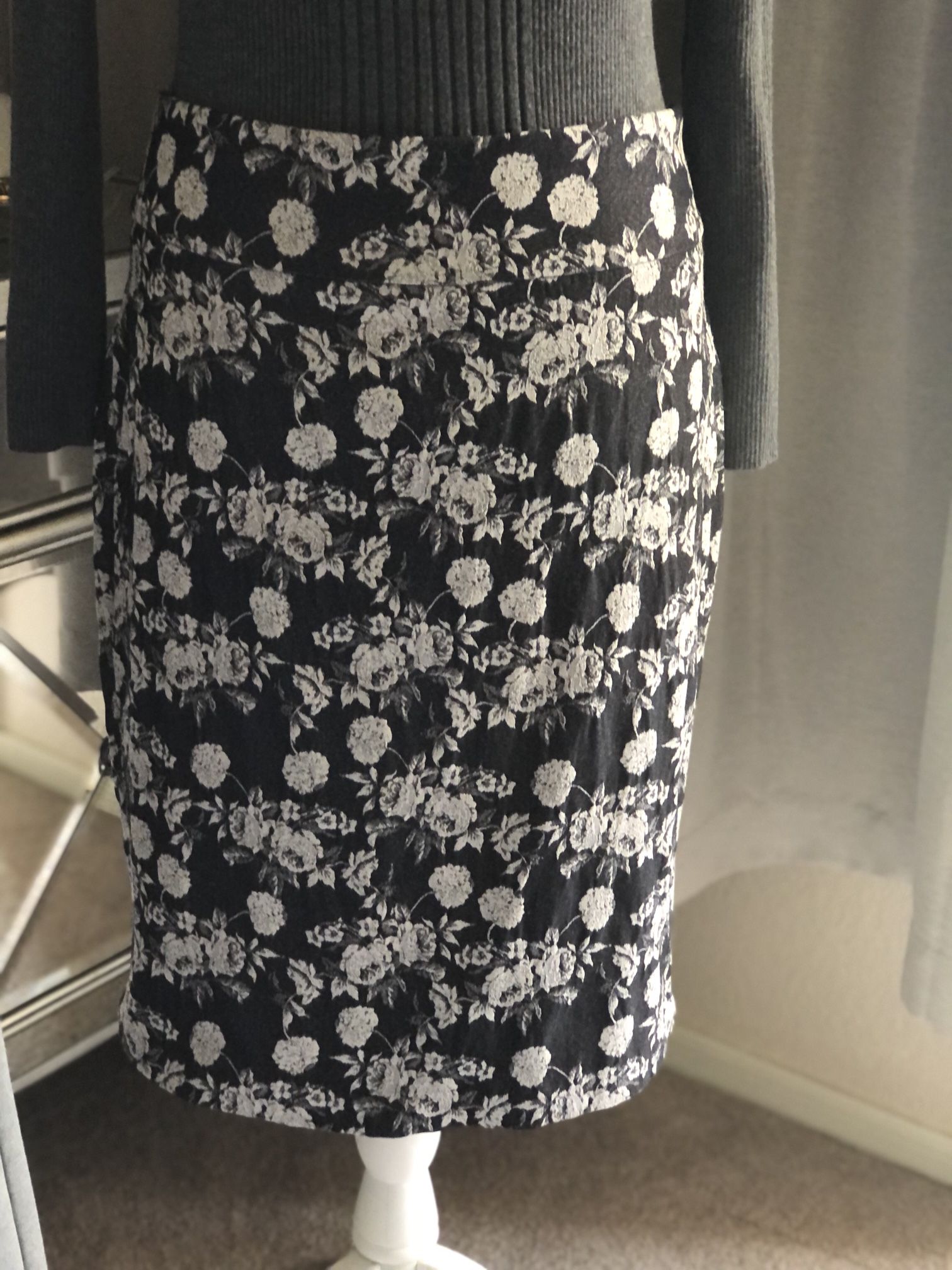 Gray Rose Pencil Skirt