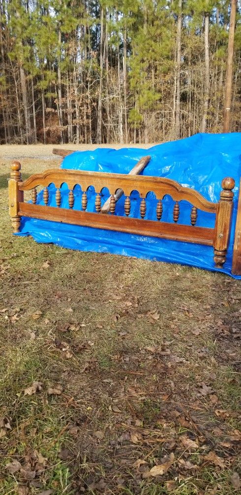 PINE HEADBOARD & FOOTBOARD$100
