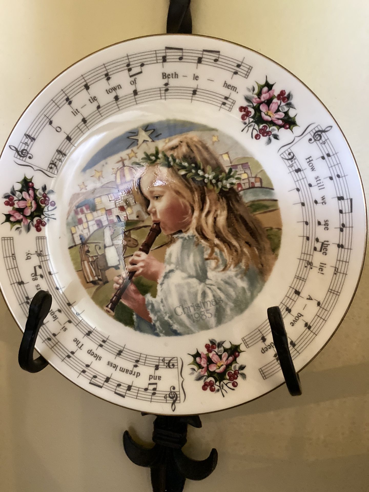 Christmas Carols   Royal Doulton Plate Song On Back Of Plate   O Little Town Of Bethlehem    No Shipping On This Item Only Local Pick Up