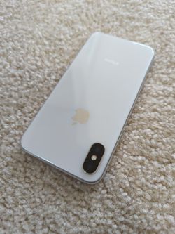 iPhone X 64GB Unlocked With Accessories Thumbnail