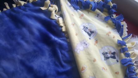 fleece knot blanket Thumbnail