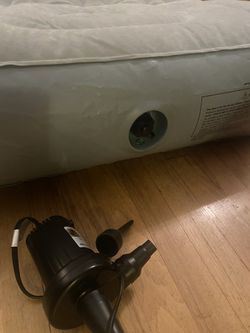 Air mattress and pump 3’ x 6’ Thumbnail