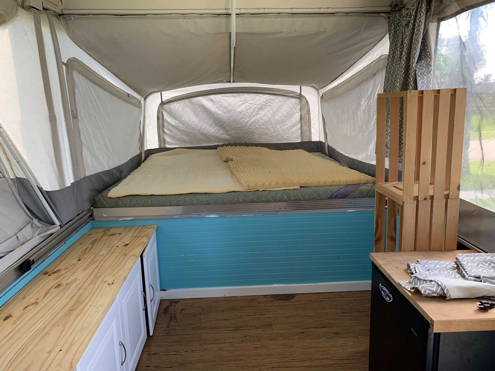 2004 Coleman Mesa pop up camper for Sale in Royal Palm Beach, FL - OfferUp