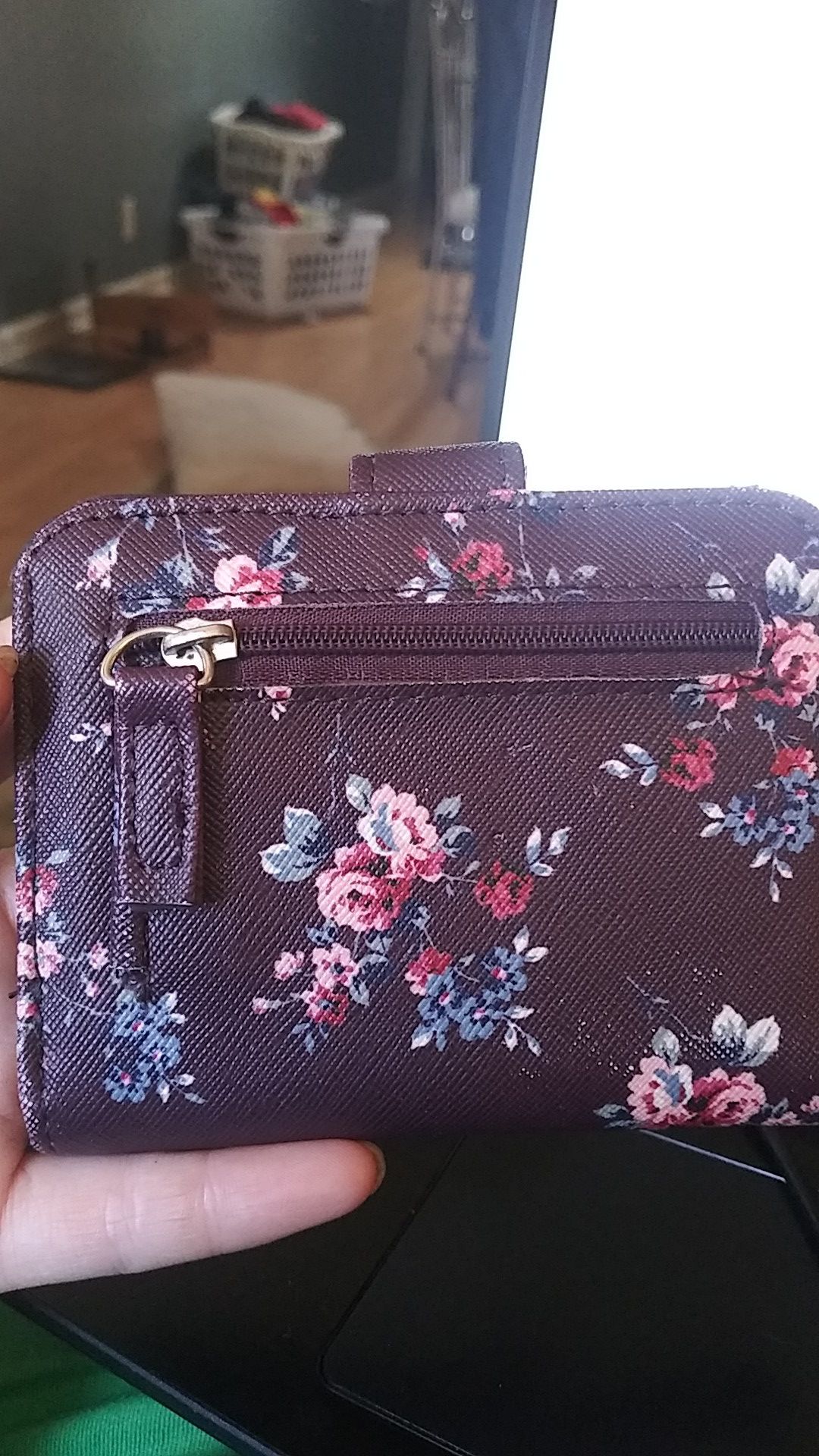 Small womens wallet