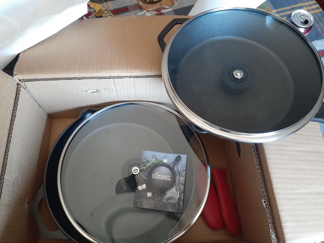 Cast iron skillet pan set