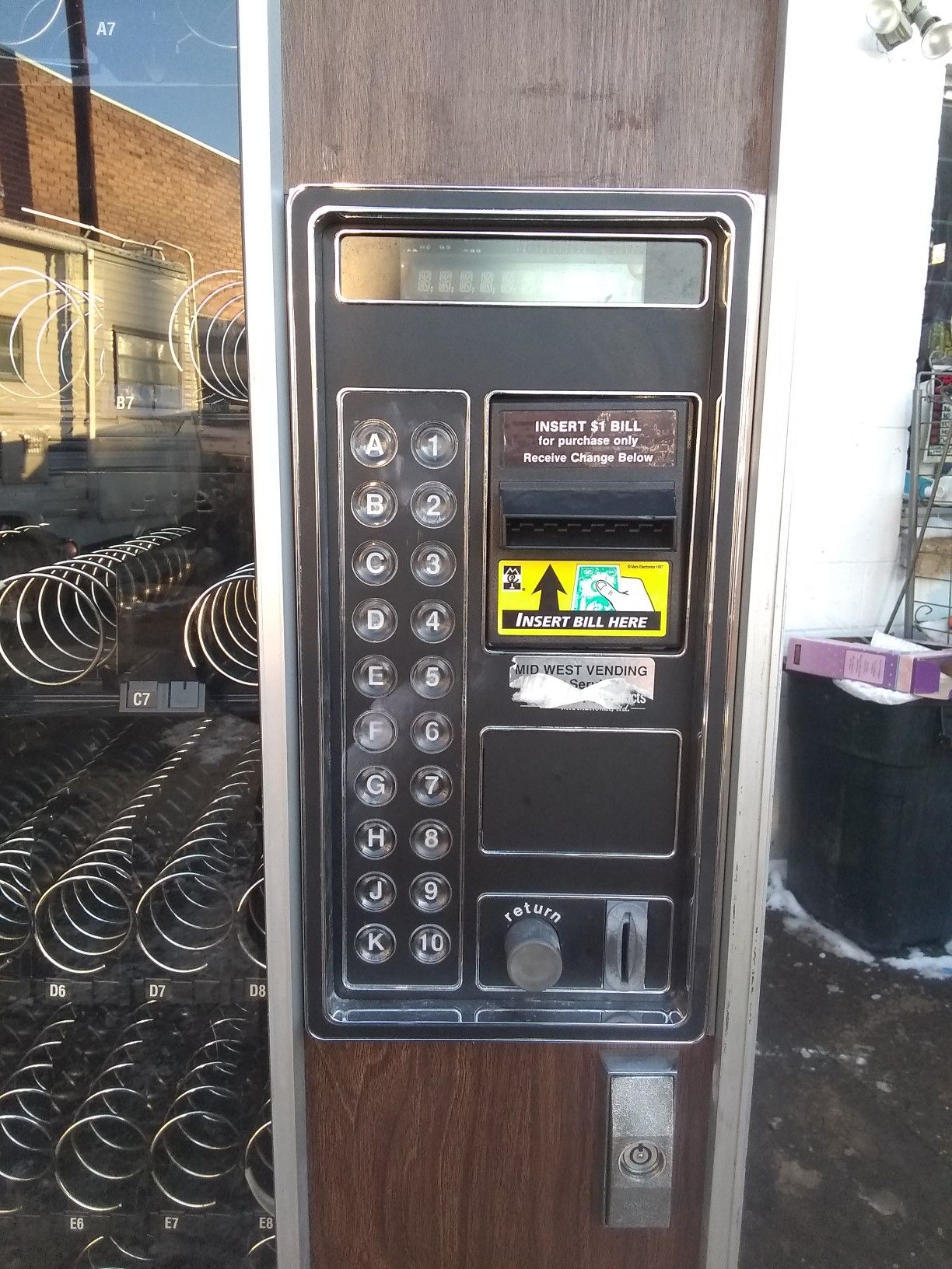 SNACKSHOP AP-111 SPIRAL VENDING SNACK MACHINE for Sale in Denver, CO - OfferUp