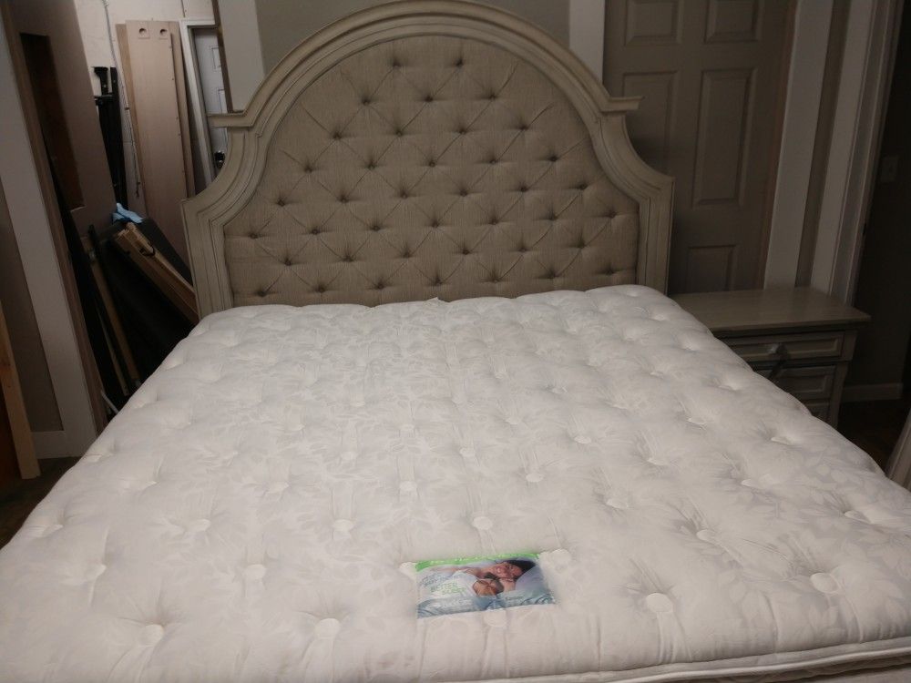King bedroom set head board footboard dresser mirror 2 night stands with USB ports
