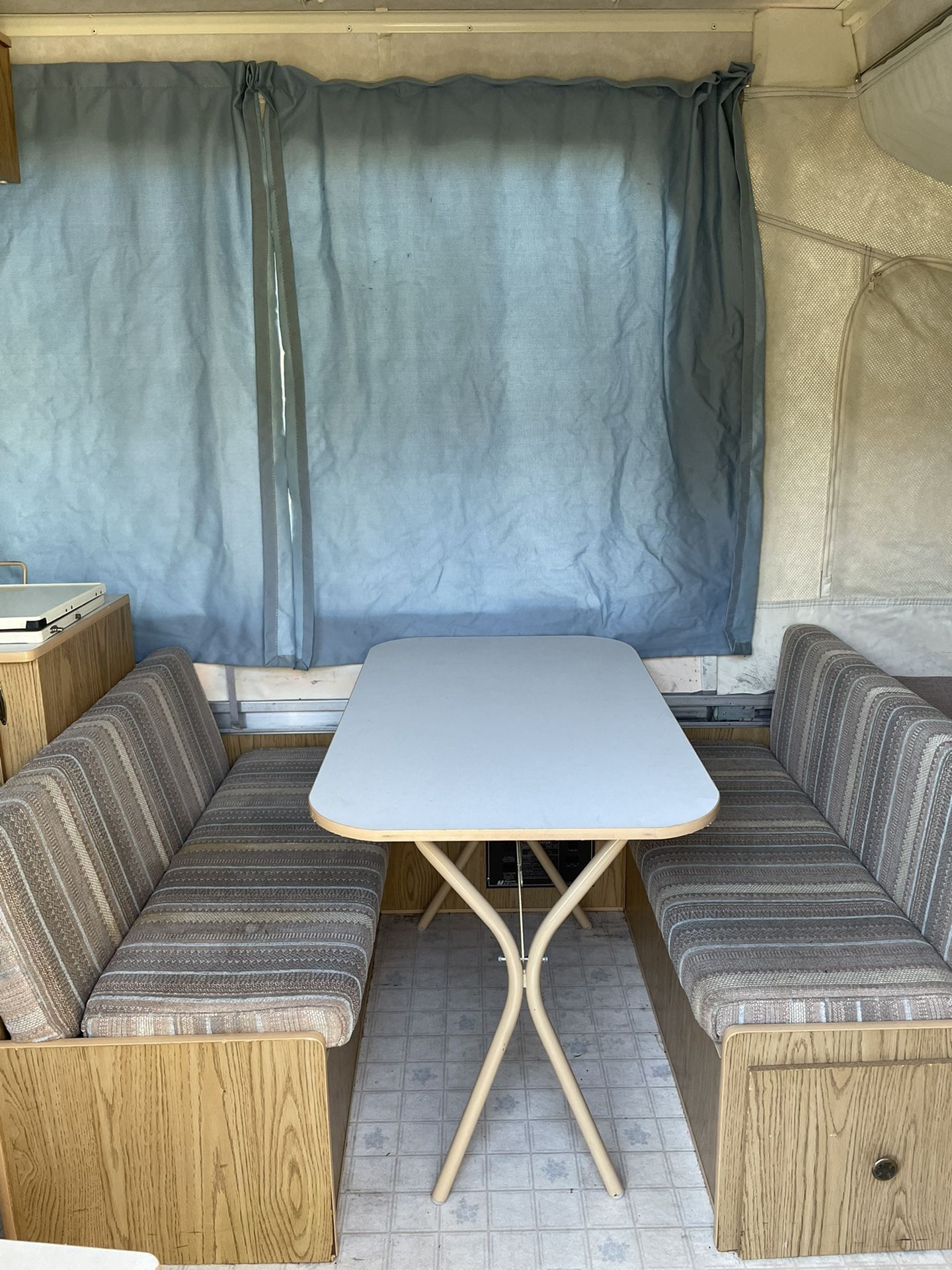 1992 Coleman Pioneer Voyager Tent Trailer