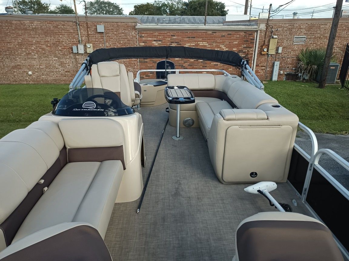 2019 Sun Tracker Dlx 20 Foot