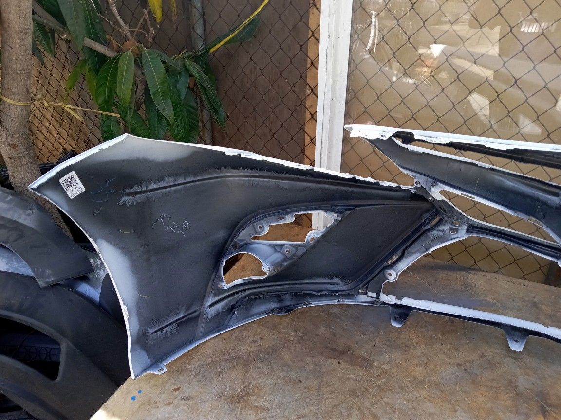 2018-2020 Toyota Camry Front Bumper OEM