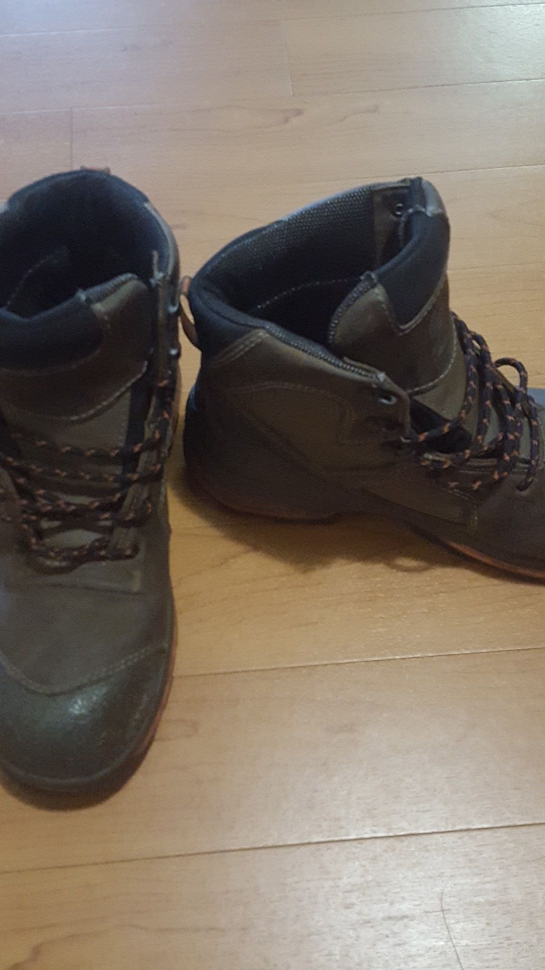 Size 9.5 reg width Kasota RED WING work boots composite toe, waterproof, used for 5day.