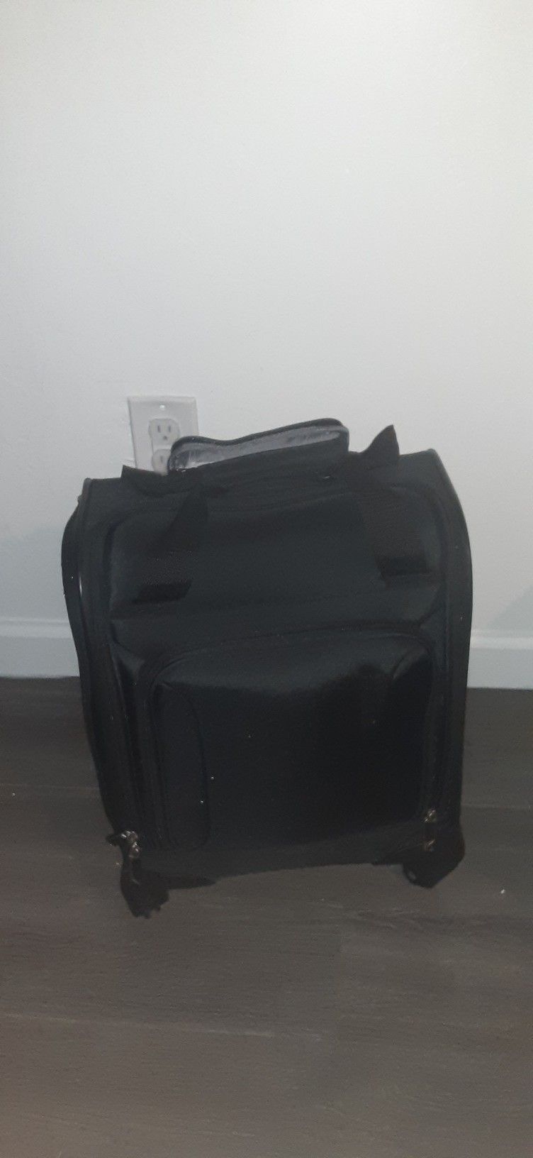 Black Rolling Luggage American Tourister (Small)