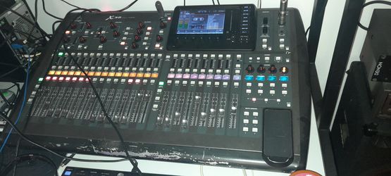 Behringer X32 Digital Mixing Console Track Board  Thumbnail