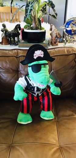 Build a bear workshop alligator Pirate Outfit clothes accessories included Like New! Soft toy stuffed animal or decor Thumbnail