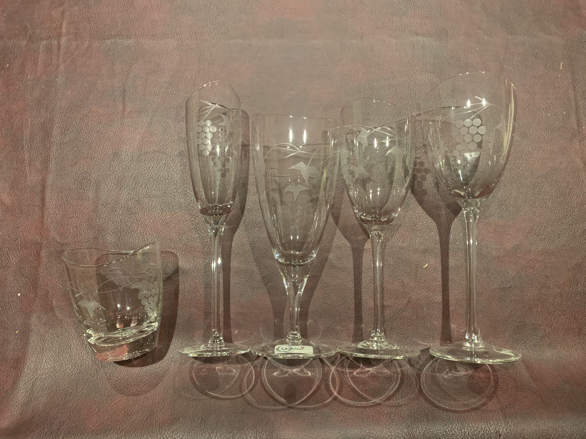 Formal glassware set