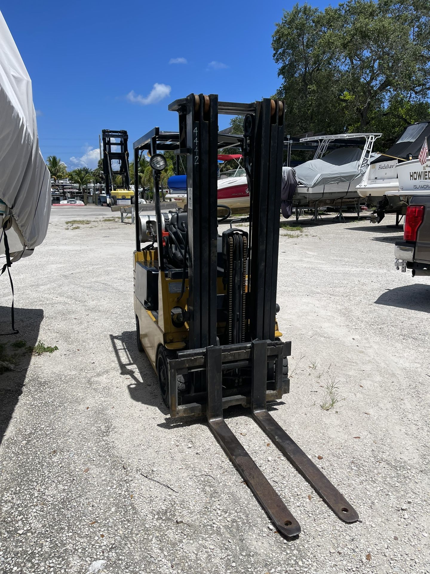 Very nice Cat 3500lb Three Stage Forklift Works Perfect