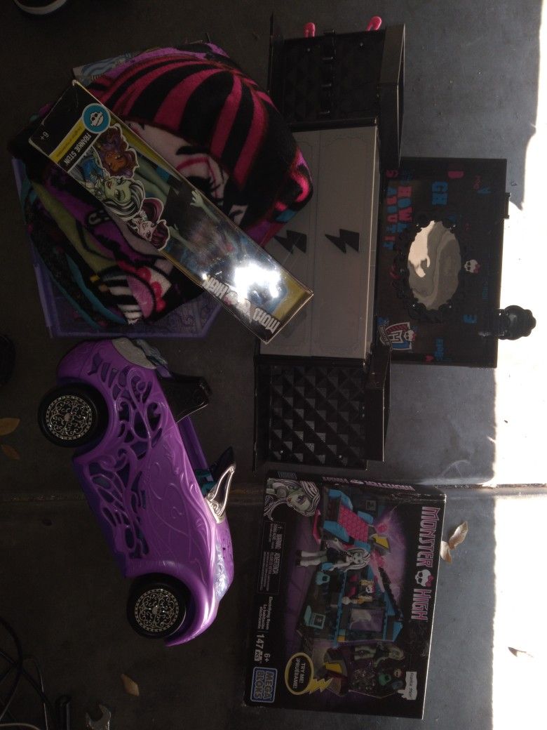 Monster high GIFT Bundle
