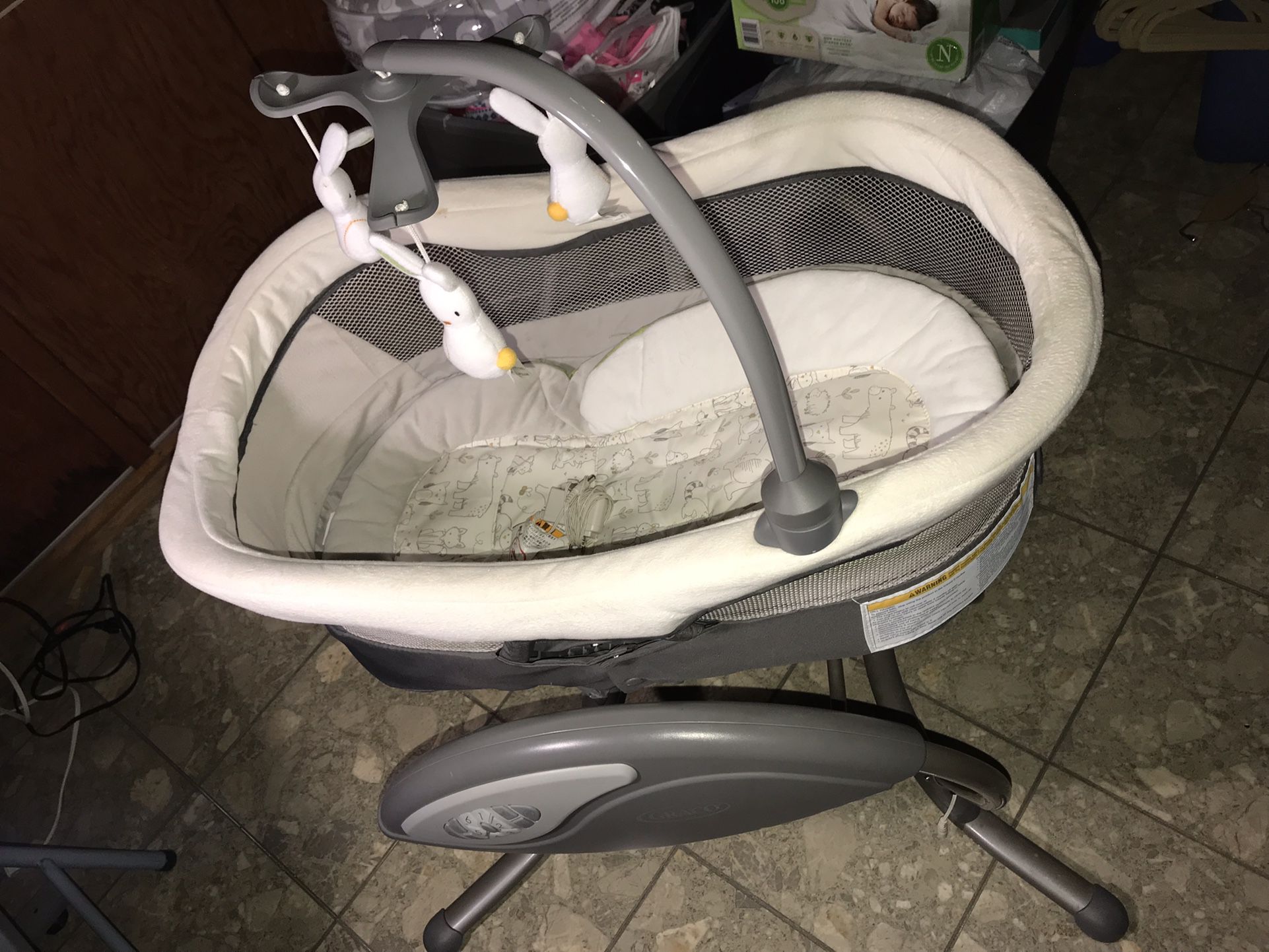 $100 Or b/O Graco  Cradle That Swings, Vibrates & Has A Noise Machine On It 