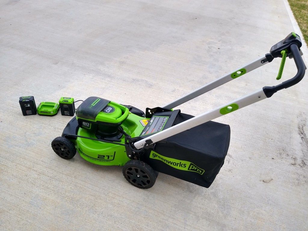 2020 Greenworks 60v Self-Propelled Lawn Mower +Two Batteries +Charger