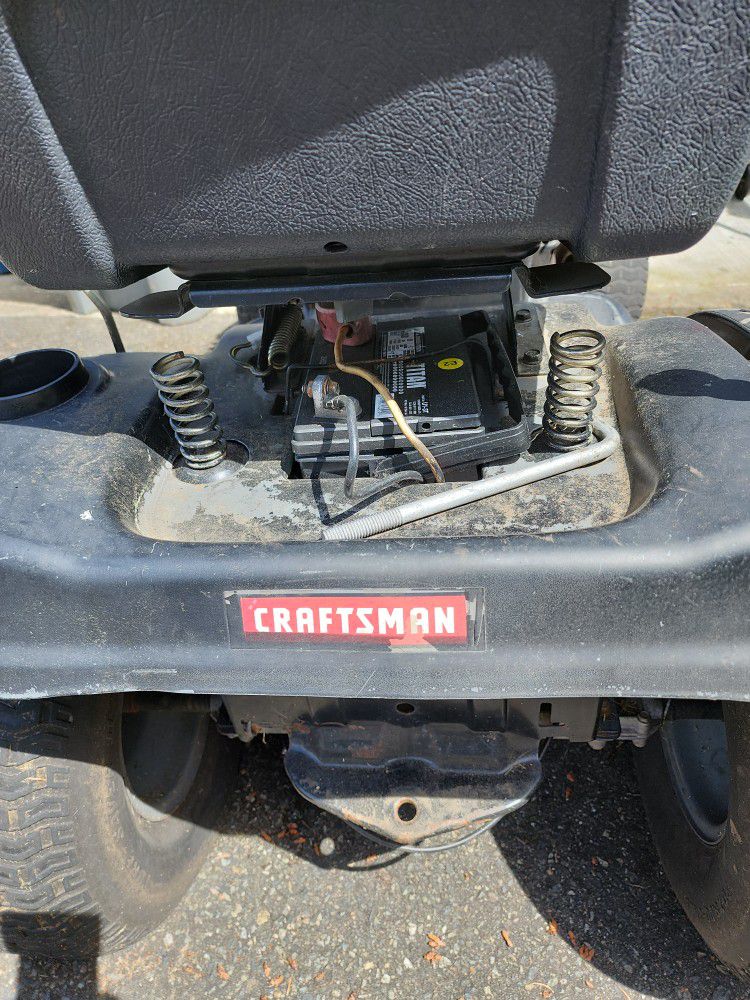 Craftsman Lawnmower Tractor 