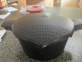 Pampered Chef 2 Qt Microwave Cooker Thumbnail