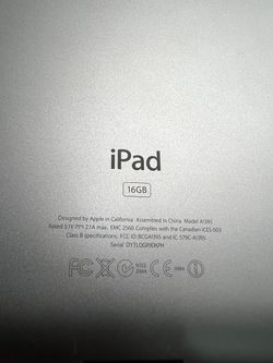 iPad 16 GB With Charger (White) Thumbnail