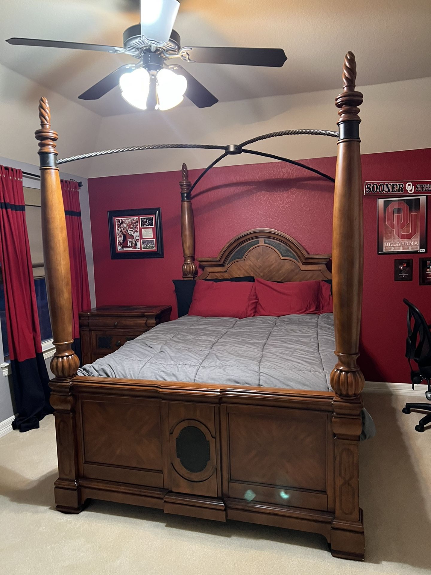 Queen Poster bedroom Furniture