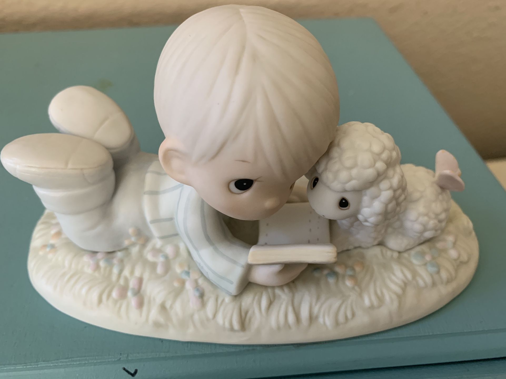 Precious Moments 1985 Members only Figurine