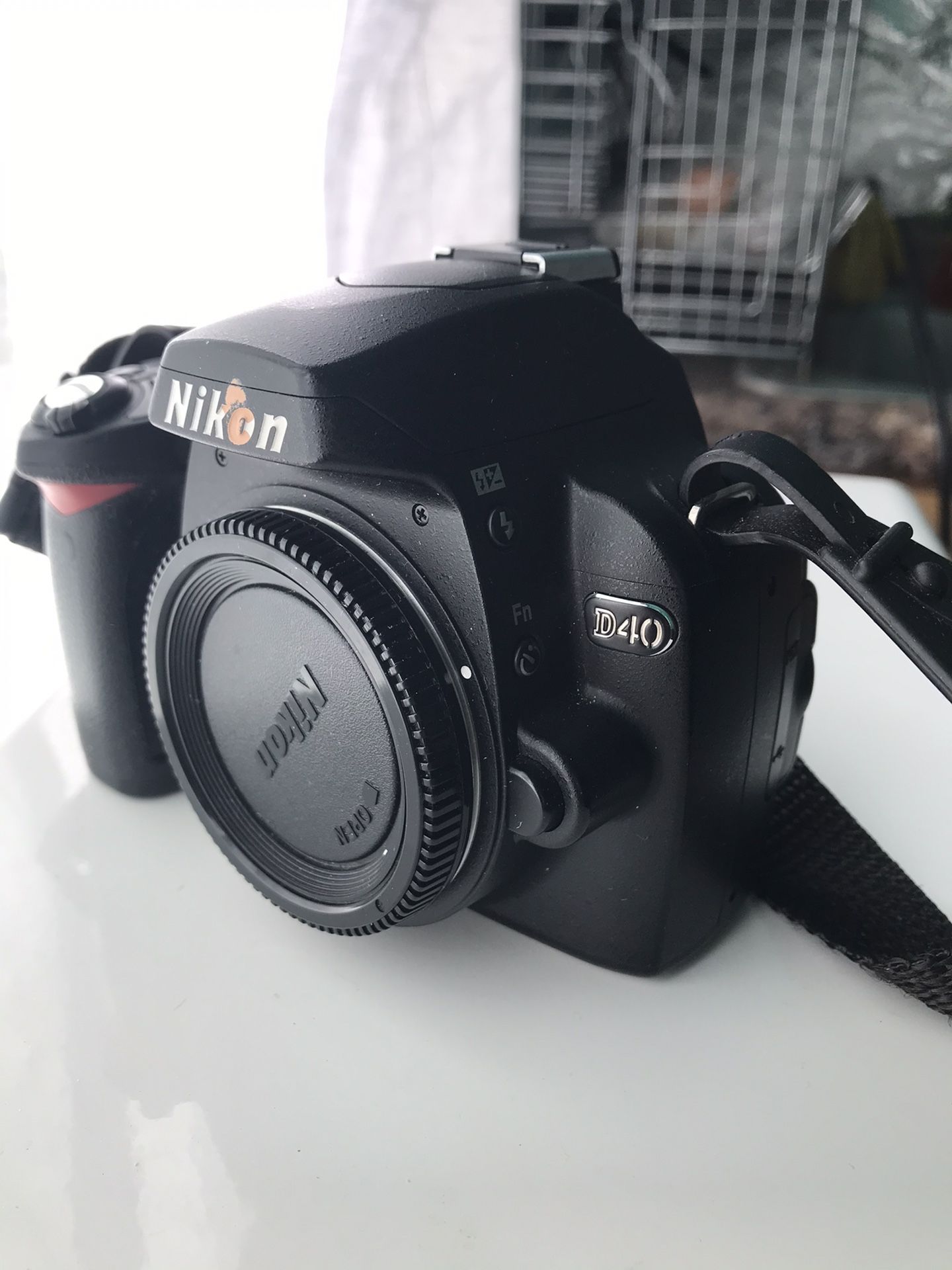 Nikon D40 6.1 MP Digital Camera DSLR Body only