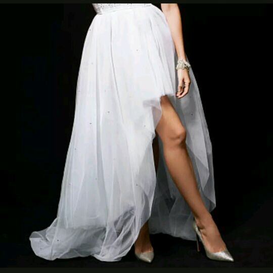 Very beautiful Victoria secret gladder tutu skirt can be use for bachelorette party, or pregnancy pictures