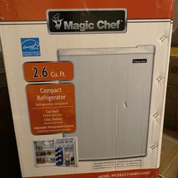 Magic Chef 2.6 Cu Ft Compact Refrigerator Thumbnail