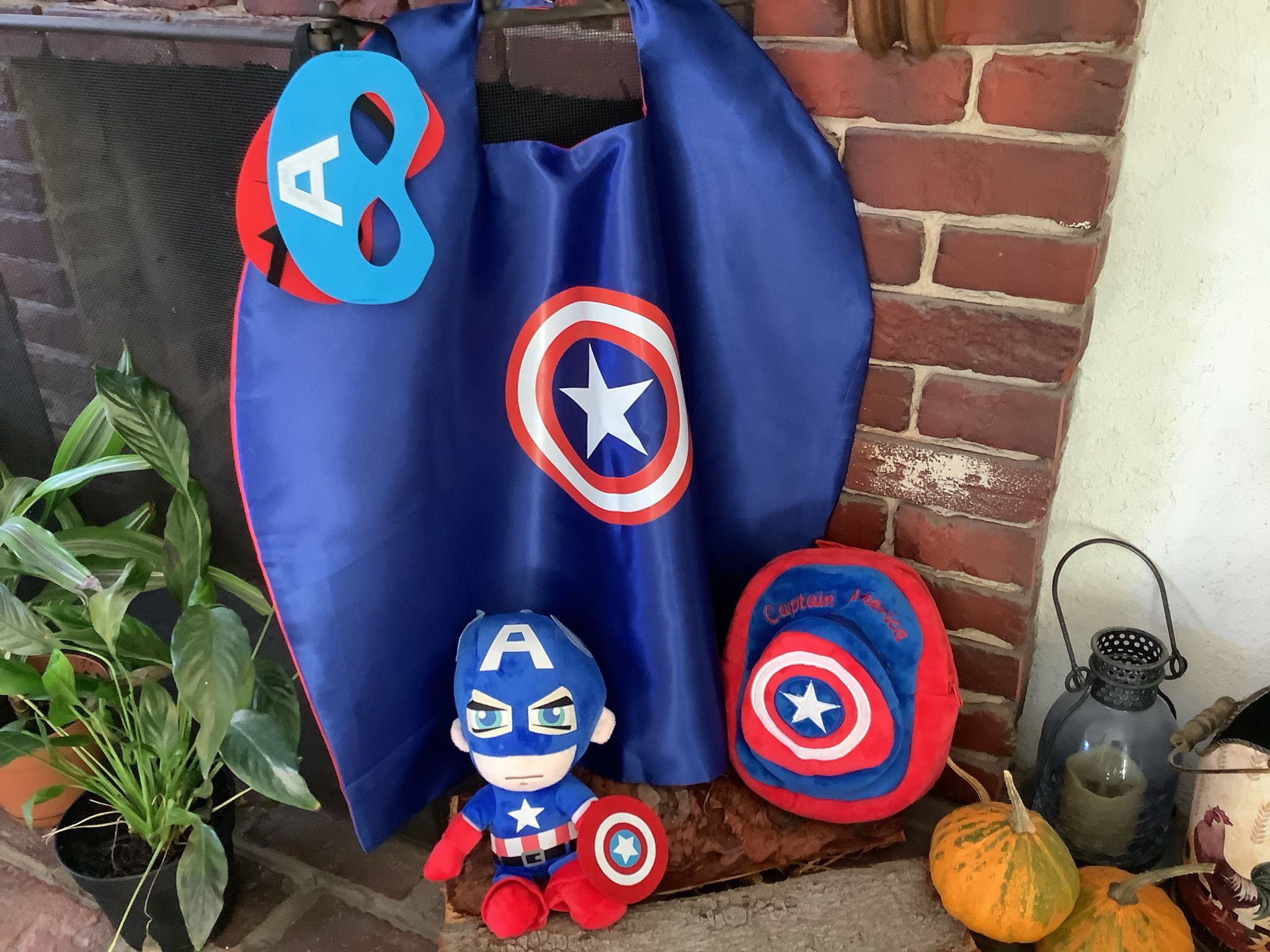 Captain America Mini Backpack , Reversible Cape And Plush Toy