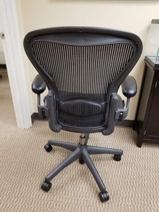 Herman Miller Aeron Chair Size B $350