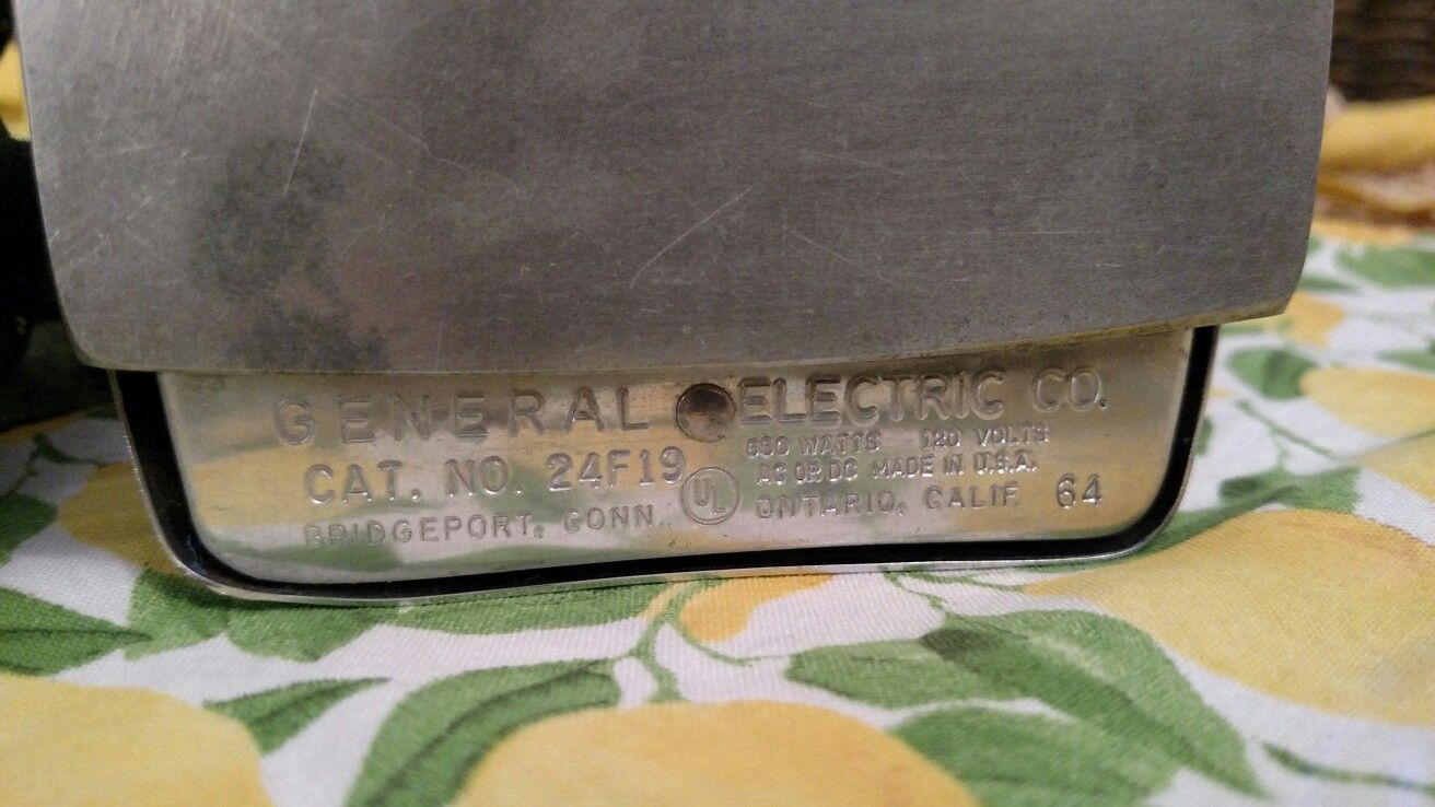 Vintage General Electric Collapsible Travel Steam Iron, Photo Prop or Laundry Decoration, EUC.
