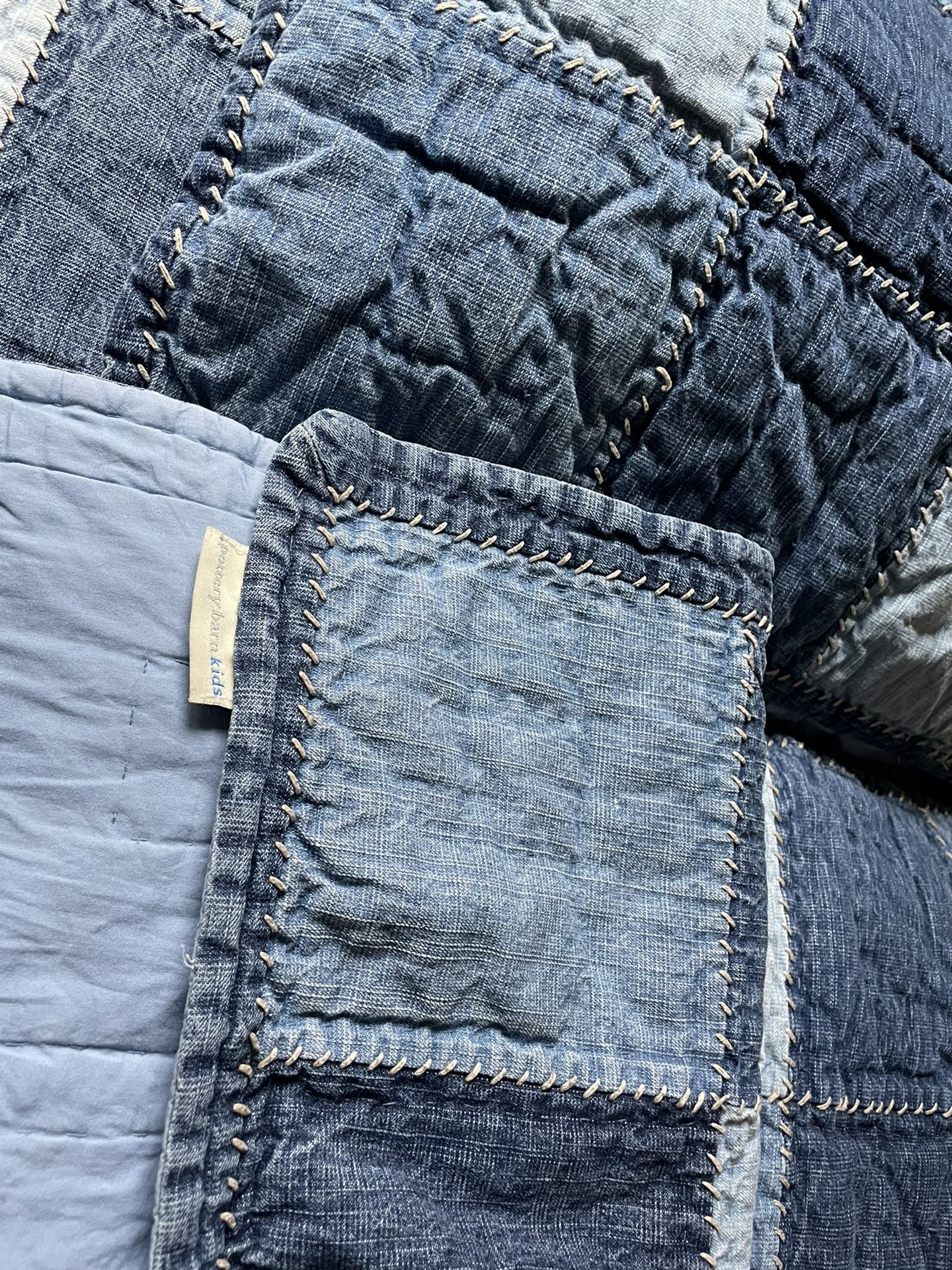 Pottery barn Quilt Twin Bedding Set.
