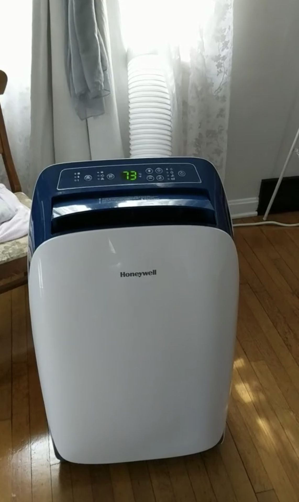 Honeywell HL10CESWK, 10, 000 BTU, Black/White Portable Air Conditioner, 10,000