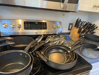 2 sets of kitchen cookware Thumbnail