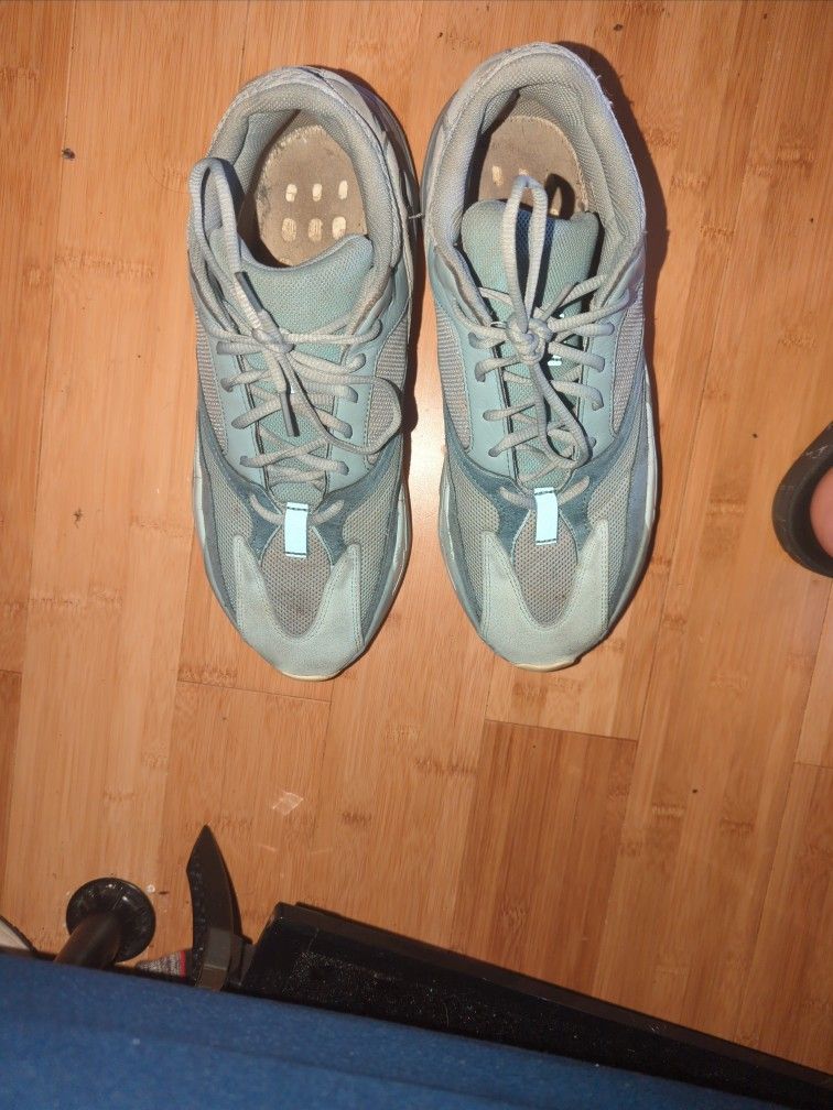 Yeezy 700 Inertia Size 12