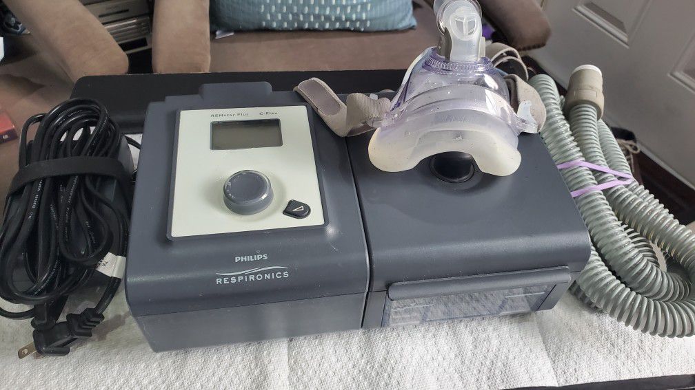 PHILIPS RESPIRONICS CPAP MACHINE IN EXCELLENT CONDITIONS AND COMPLETE WITH MASK AND TUBE 