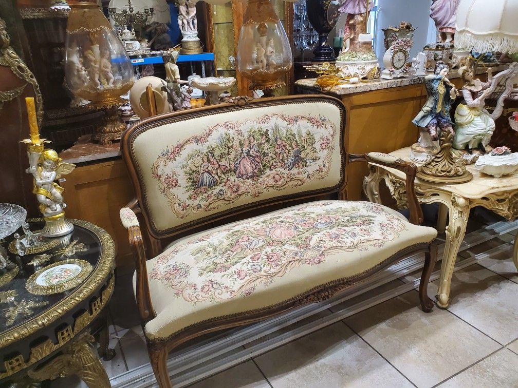 Beautiful Victorian Living Room Set