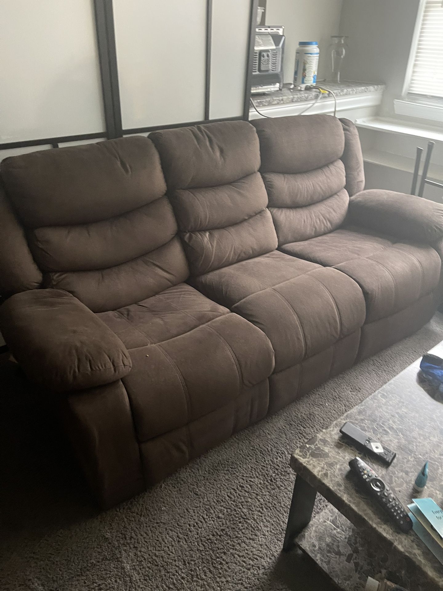 1 Yr Old Very Clean Like New Clean Recliner Sofa And Loveseat 