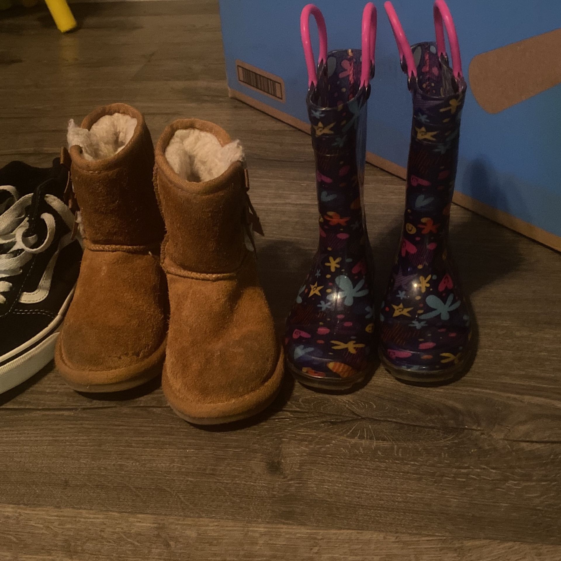 Girls Shoes $20 &$10