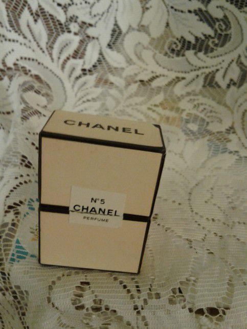 Chanel N. 5 Made In France 15 Ml ,.5 Oz Splash Vintage $ 125  Perfume